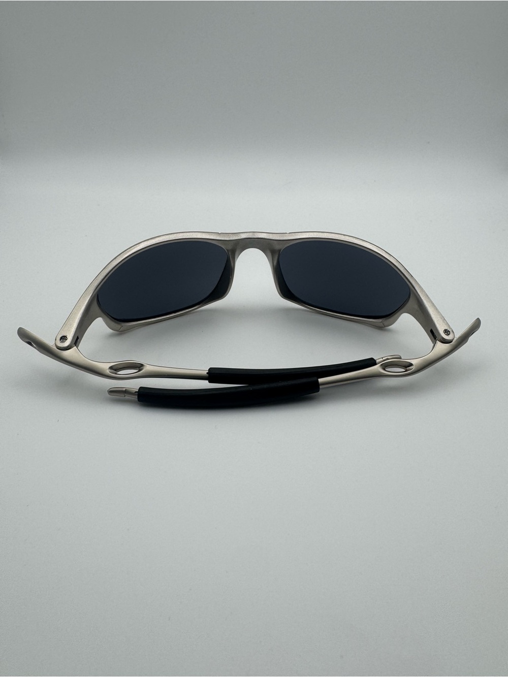 Oakley Style Unbranded Sunglasses - Picture 4 of 4